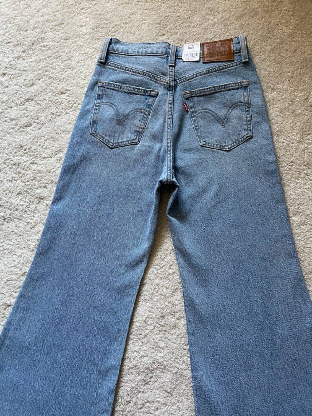 NWT Levi’s Premium Ribcage Bell High Rise Women’s Jeans Size 26/32 - Picture 5 of 13